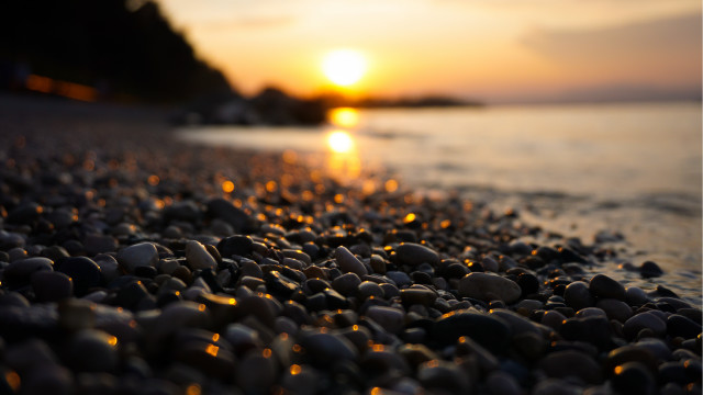 Beach sunset rocks tiltshift ember free wallpaper for desktop - medium preview image