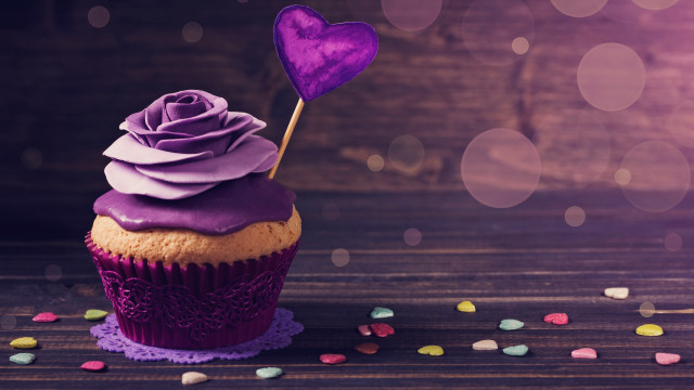 Cupcake purple frosting heart purple free wallpaper for desktop - medium preview image