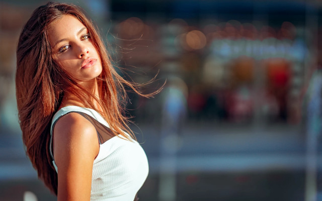 Woman longhair building bokeh portrait free wallpaper for desktop - medium preview image