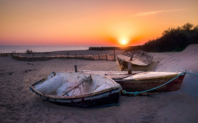 Boats beach sunset fence tree free wallpaper for desktop - medium preview image