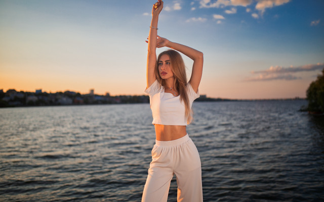 Woman dock arms up beach free wallpaper for desktop - medium preview image