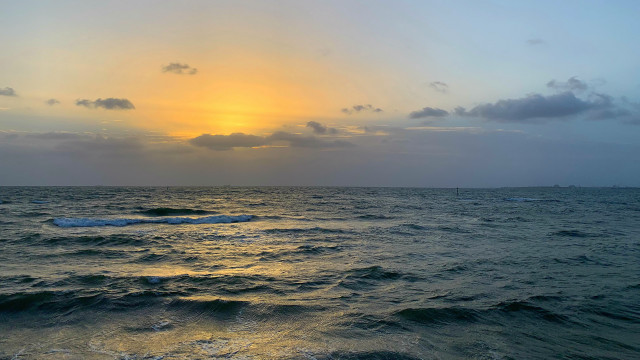 Sunset ocean waves boat city free wallpaper for desktop - medium preview image