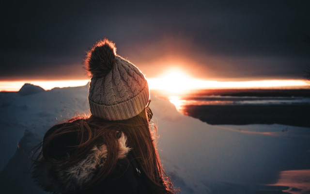 Woman hat snow sunset mountains free wallpaper for desktop - medium preview image