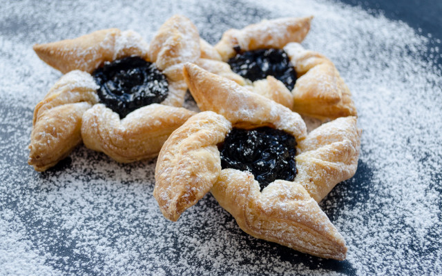 Pastries blueberries powdered sugar food free wallpaper for desktop - medium preview image