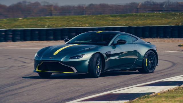 Green sports car yellow stripes free wallpaper for desktop - medium preview image