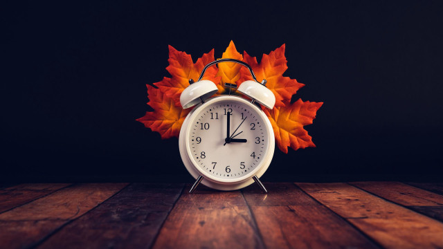 Clock leaf autumn table dark free wallpaper for desktop - medium preview image