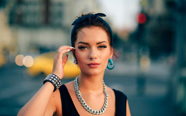 Woman necklace earrings blurry bokeh free wallpaper for desktop - medium preview image