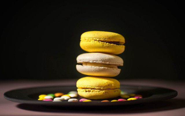 Plate macaroon candy neo fauvism free wallpaper for desktop - medium preview image