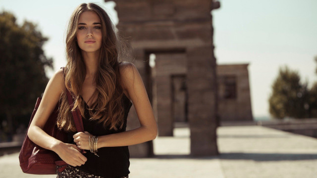 Woman black dress red purse free wallpaper for desktop - medium preview image