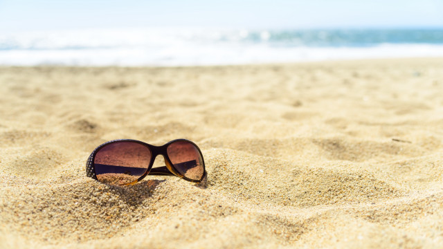 Sunglasses beach sand ocean sunny free wallpaper for desktop - medium preview image