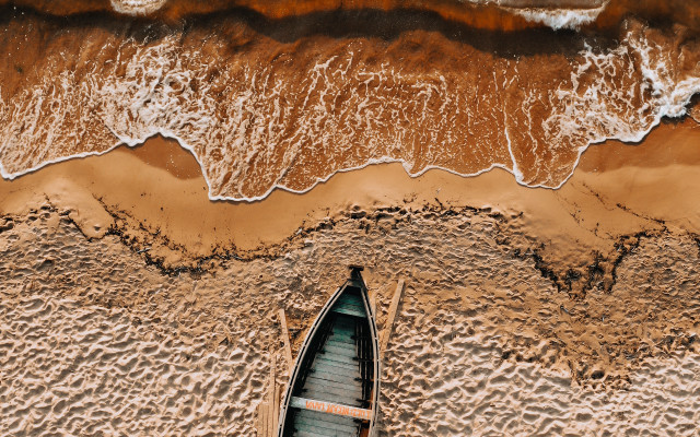 Boat beach waves sand cityscape free wallpaper for desktop - medium preview image