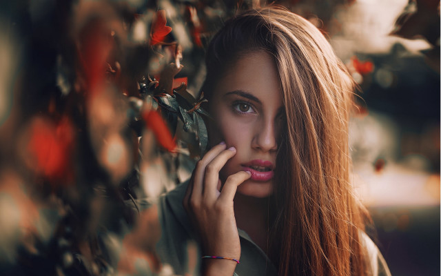 Red haired woman portrait bokeh free wallpaper for desktop - medium preview image