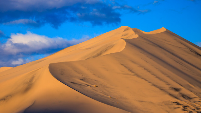 Desert sand dune sky clouds free wallpaper for desktop - medium preview image