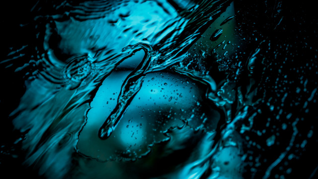 Blue water droplets face abstract free wallpaper for desktop - medium preview image