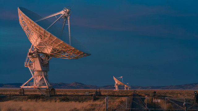 Satellite dish field fence mountains free wallpaper for desktop - medium preview image