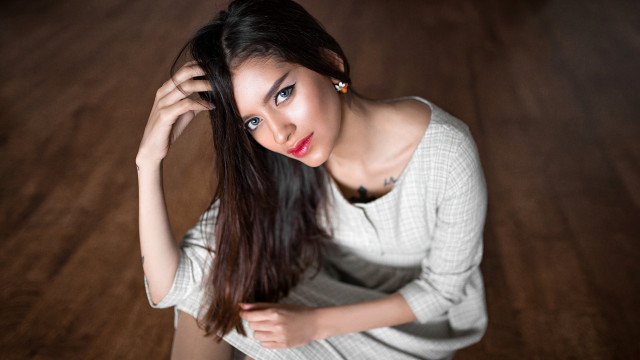 Woman long hair portrait posing free wallpaper for desktop - medium preview image