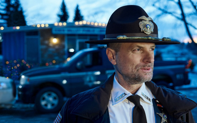 Police man truck night badge free wallpaper for desktop - medium preview image