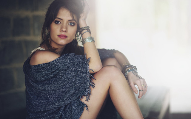 Woman bench crossed legs jewelry free wallpaper for desktop - medium preview image