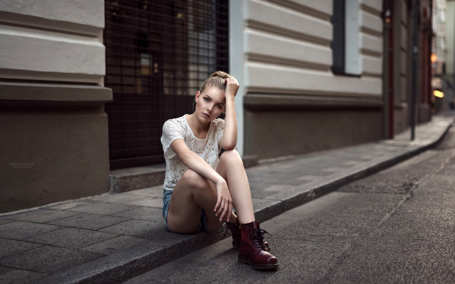 Woman sitting street building blueeyes free wallpaper for desktop - medium preview image