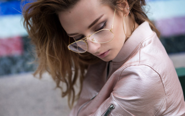 Woman glasses pinkjacket esk fashion free wallpaper for desktop - medium preview image