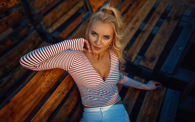 Woman bench fashion blonde denim free wallpaper for desktop - medium preview image