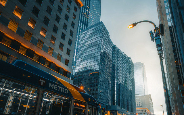 City street bus trafficlight skyscraper free wallpaper for desktop - medium preview image