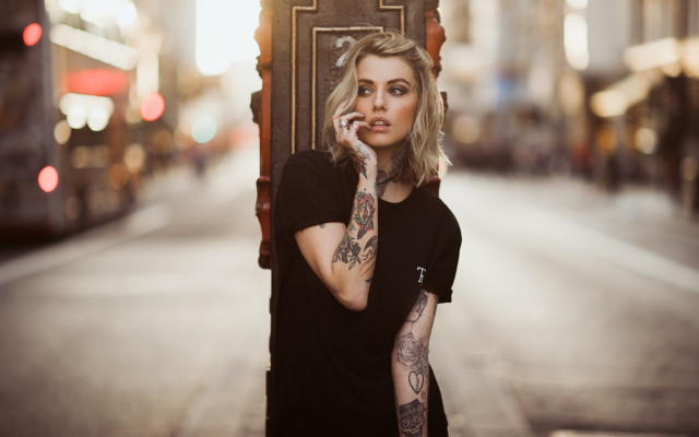 Woman tattoo portrait city street free wallpaper for desktop - medium preview image