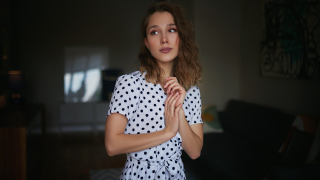 Woman praying blackcouch brownhair polkadot free wallpaper for desktop - medium preview image