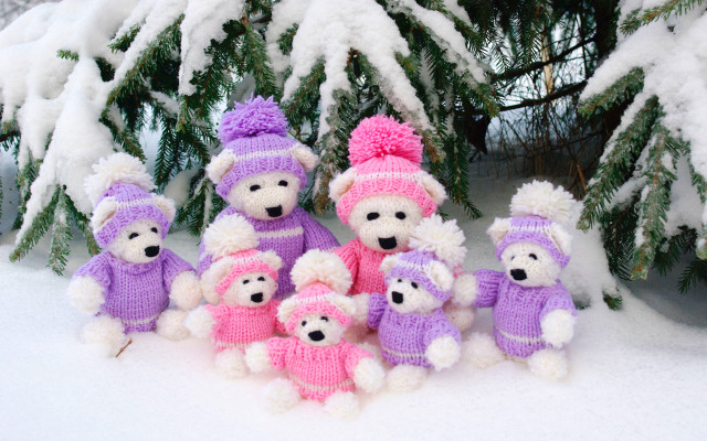 Stuffed bears snow tree pile free wallpaper for desktop - medium preview image