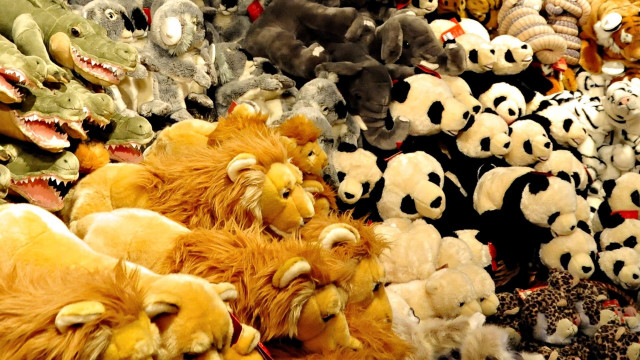 Stuffed animals store window display free wallpaper for desktop - medium preview image
