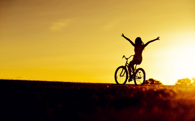Sunset biking joy figure libre free wallpaper for desktop - medium preview image