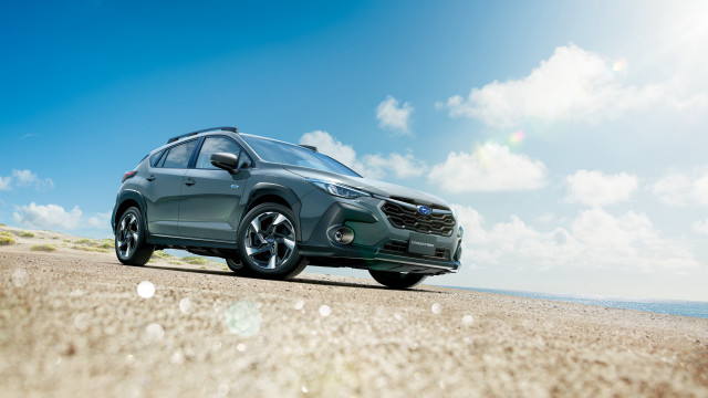 Grey suv ocean road sunny free wallpaper for desktop - medium preview image