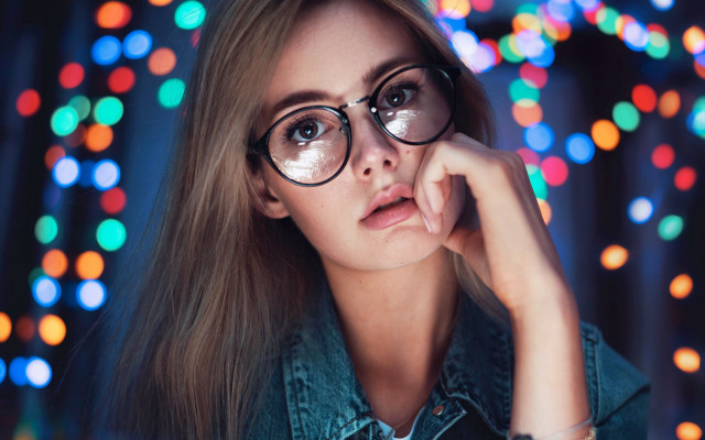 Woman glasses green shirt christmas free wallpaper for desktop - medium preview image