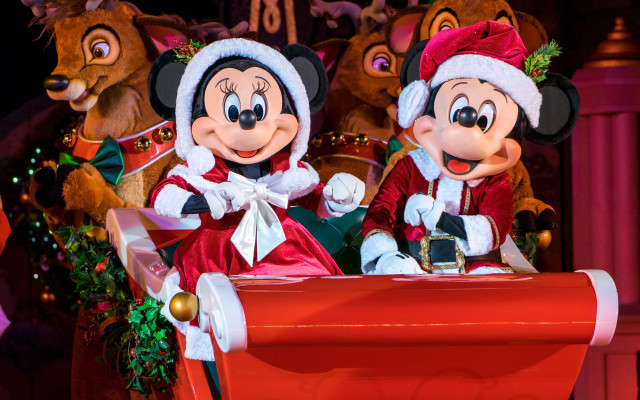 Mickey mouse christmas santa reindeer free wallpaper for desktop - medium preview image