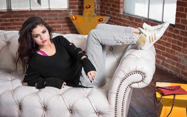 Seductive woman couch crossed legs free wallpaper for desktop - medium preview image