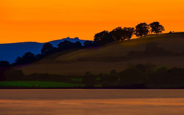 Lone boat sunset mountain yellow free wallpaper for desktop - medium preview image