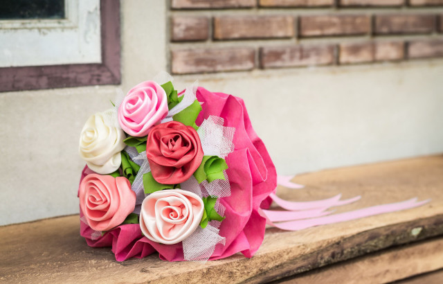 Pink white flowers bouquet brick free wallpaper for desktop - medium preview image