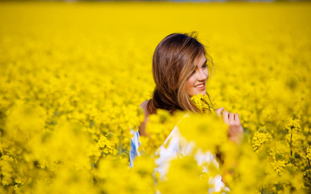 Woman field yellow smiling autumn free wallpaper for desktop - medium preview image