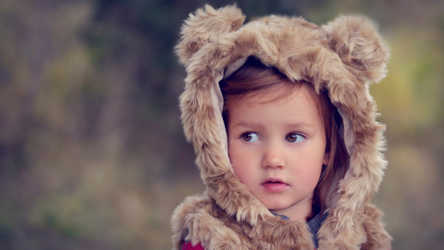 Little girl furry bear hat free wallpaper for desktop - medium preview image