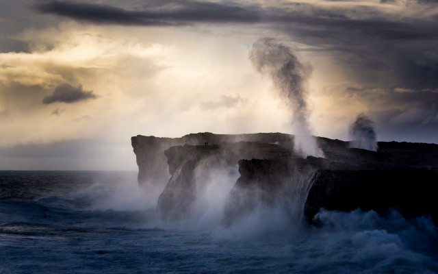 Large wave rocks ocean sky free wallpaper for desktop - medium preview image