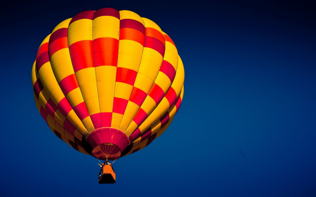 Yellow red hot air balloon free wallpaper for desktop - medium preview image