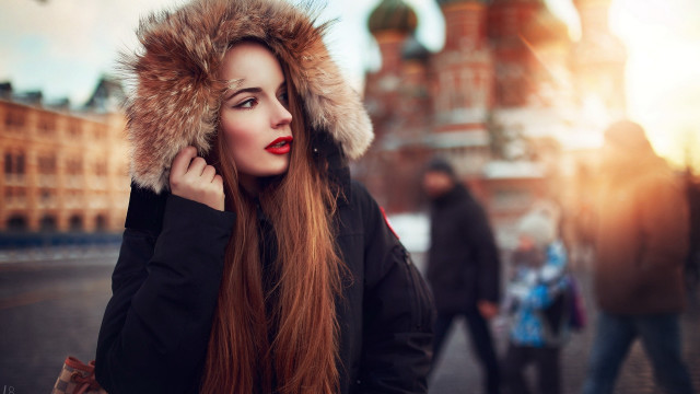 Red hair fur hat city free wallpaper for desktop - medium preview image