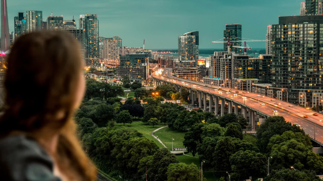Woman cityscape night bridge ferriswheel free wallpaper for desktop - medium preview image