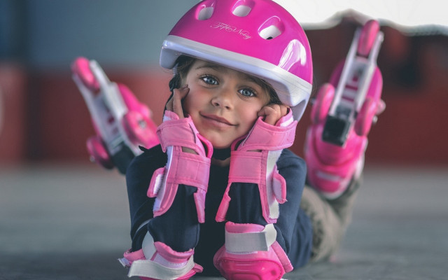 Young girl pink helmet phone free wallpaper for desktop - medium preview image