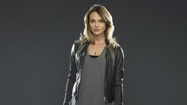 Woman black jacket grey shirt free wallpaper for desktop - medium preview image