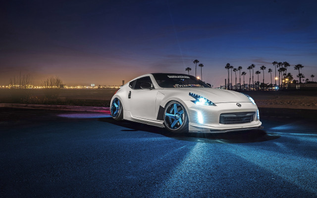 White sports car night palm free wallpaper for desktop - medium preview image