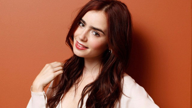 Celia fiennes red wall pose free wallpaper for desktop - medium preview image