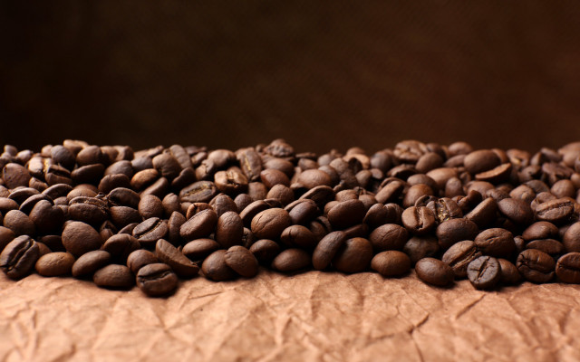 Coffee beans pile table brown free wallpaper for desktop - medium preview image