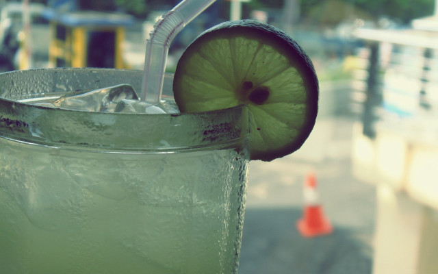 Limeade lime slice straw ice free wallpaper for desktop - medium preview image