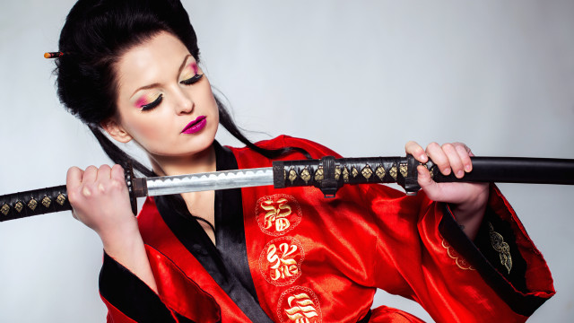 Woman red kimono sword fashion free wallpaper for desktop - medium preview image